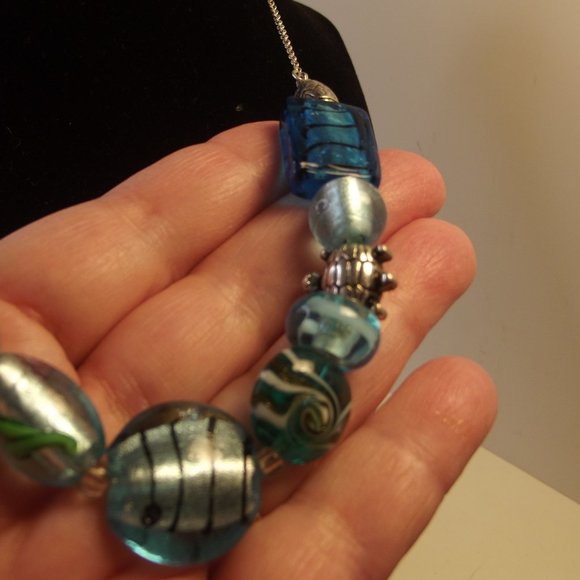 Vintage NRT Necklace - Avon - Blue & Green Glass Sea Turtle Fish Ocean Theme - Picture 4 of 7